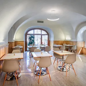 https://golden-star.praguehotelsweb.com